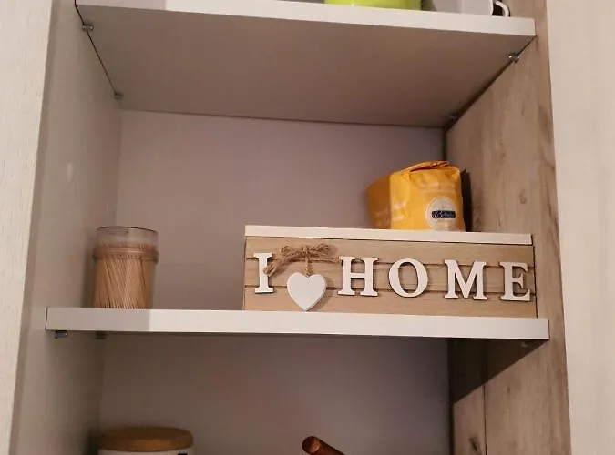 Dzemper House * ミトロバツ